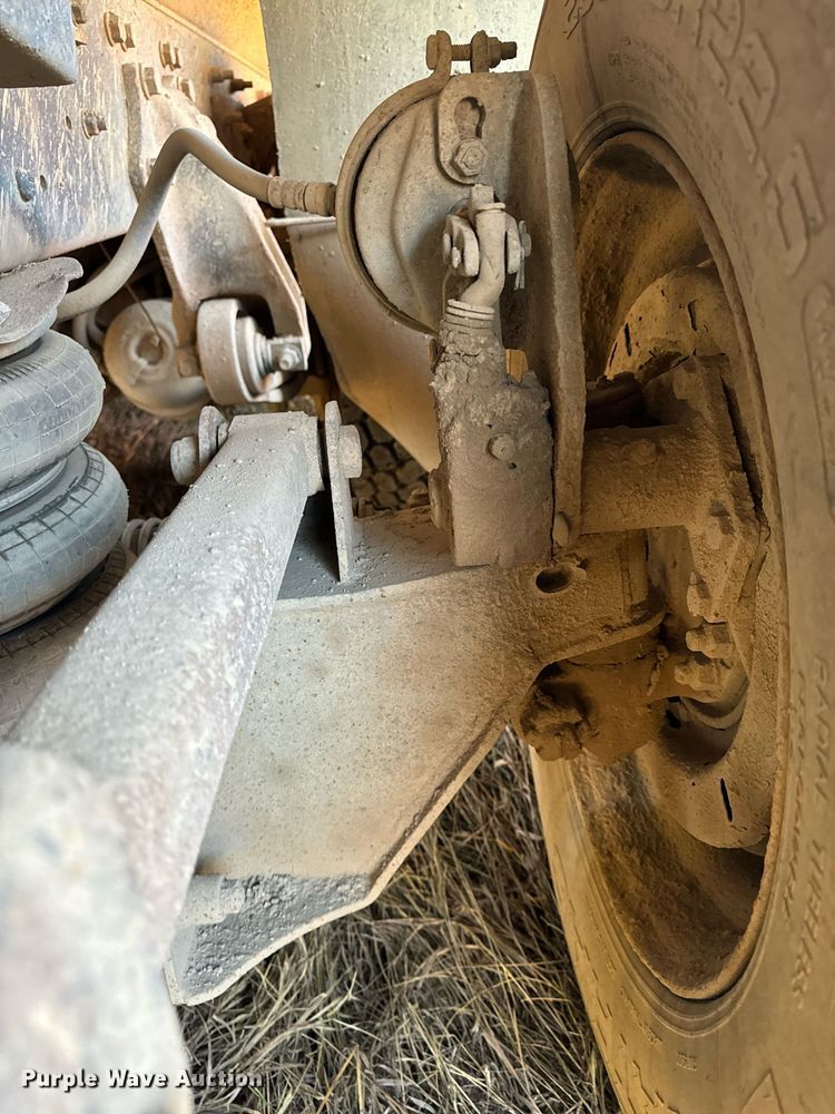 image for item DW2312 2000 Freightliner FL112 dump truck