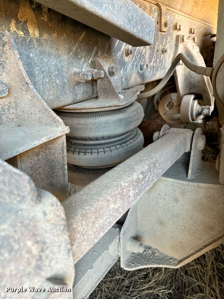 image for item DW2312 2000 Freightliner FL112 dump truck