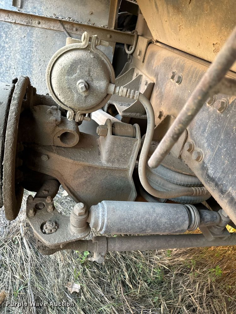 image for item DW2312 2000 Freightliner FL112 dump truck