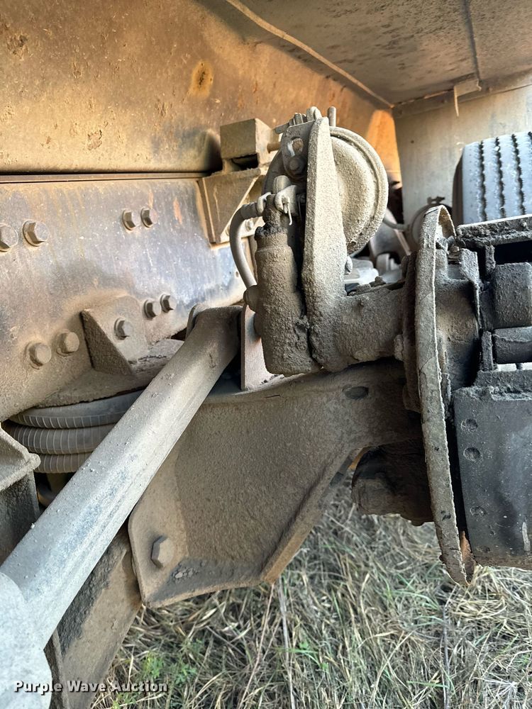 image for item DW2312 2000 Freightliner FL112 dump truck