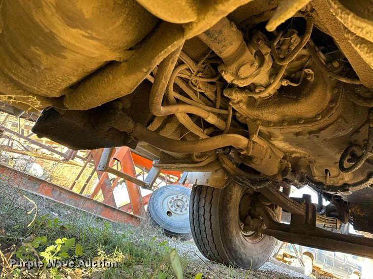 image for item DW2312 2000 Freightliner FL112 dump truck