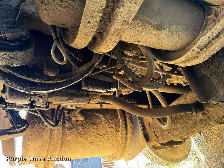 image for item DW2312 2000 Freightliner FL112 dump truck