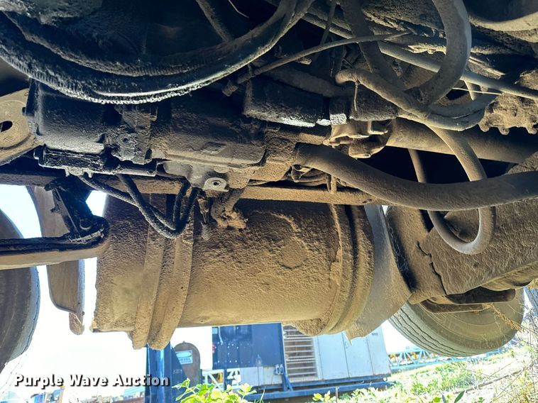 image for item DW2312 2000 Freightliner FL112 dump truck