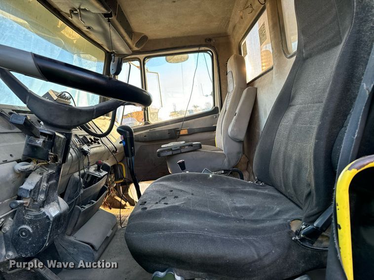 image for item DW2312 2000 Freightliner FL112 dump truck