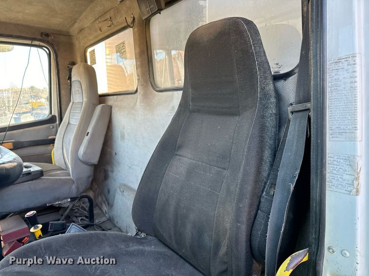 image for item DW2312 2000 Freightliner FL112 dump truck