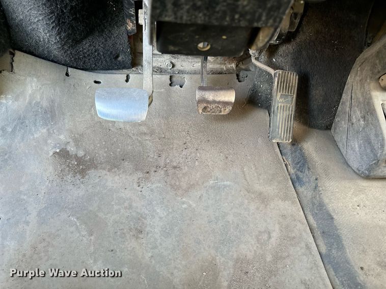 image for item DW2312 2000 Freightliner FL112 dump truck