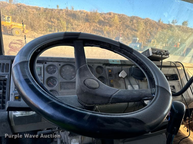 image for item DW2312 2000 Freightliner FL112 dump truck