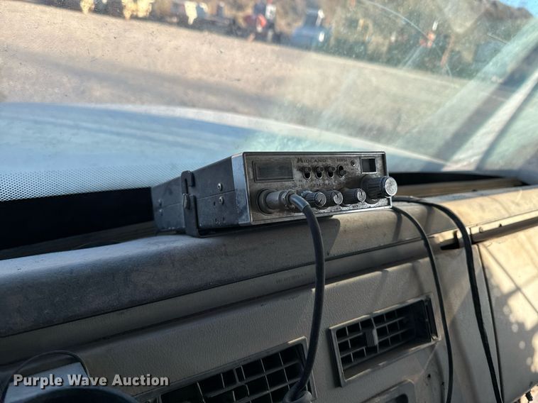 image for item DW2312 2000 Freightliner FL112 dump truck