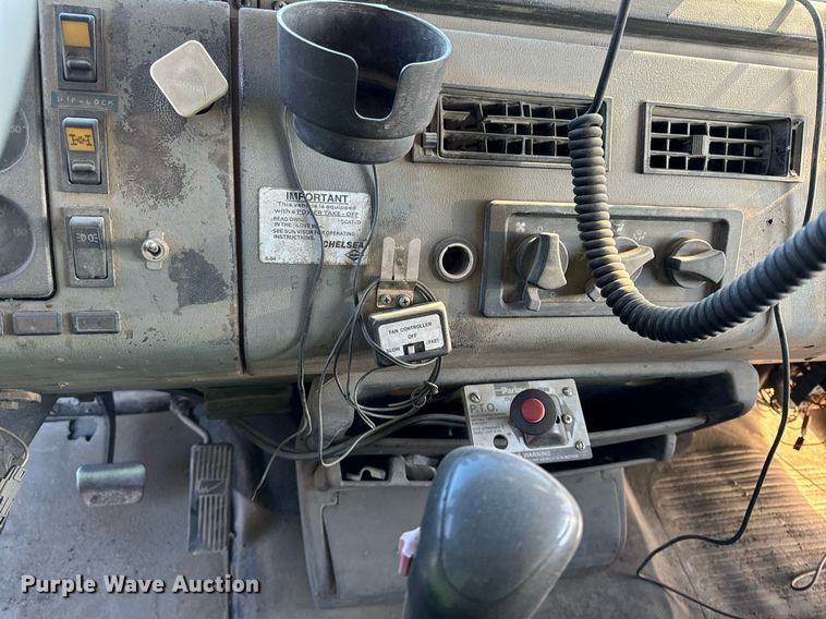 image for item DW2312 2000 Freightliner FL112 dump truck