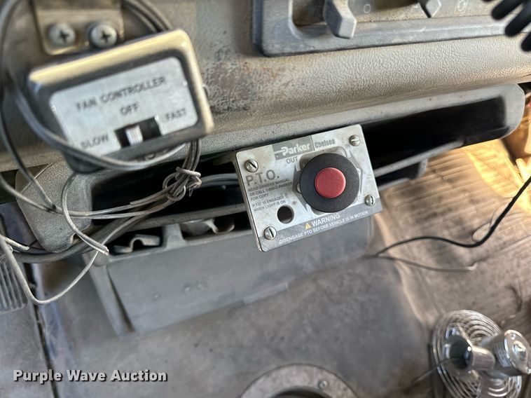 image for item DW2312 2000 Freightliner FL112 dump truck