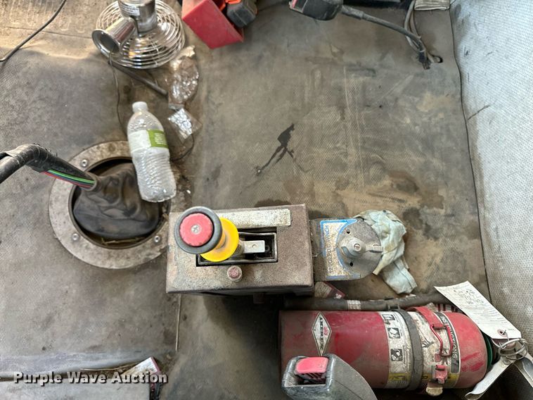 image for item DW2312 2000 Freightliner FL112 dump truck