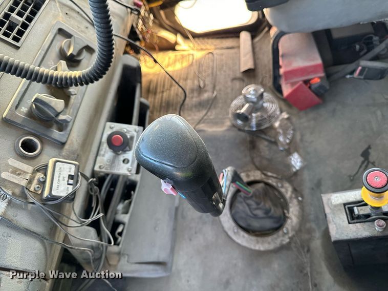 image for item DW2312 2000 Freightliner FL112 dump truck