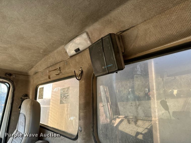 image for item DW2312 2000 Freightliner FL112 dump truck