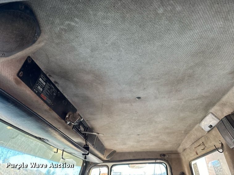 image for item DW2312 2000 Freightliner FL112 dump truck