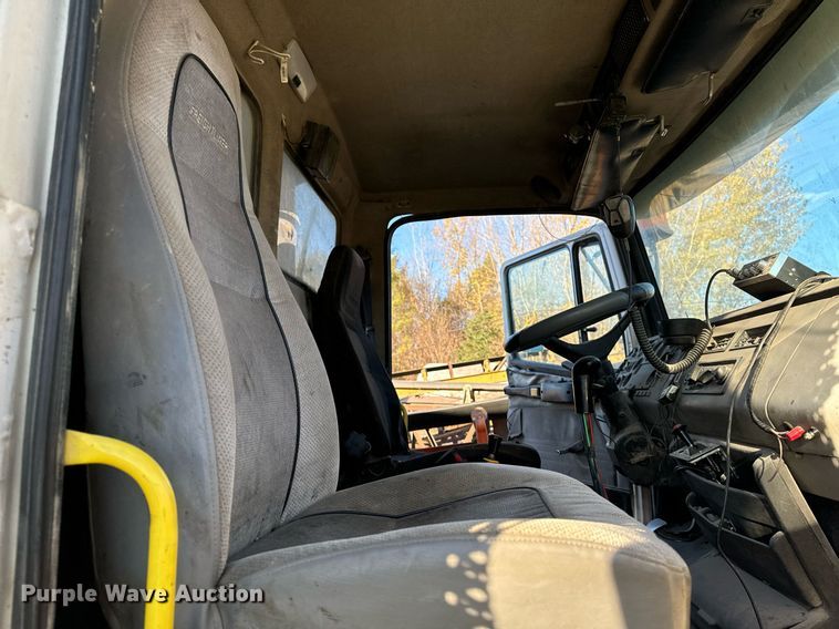image for item DW2312 2000 Freightliner FL112 dump truck