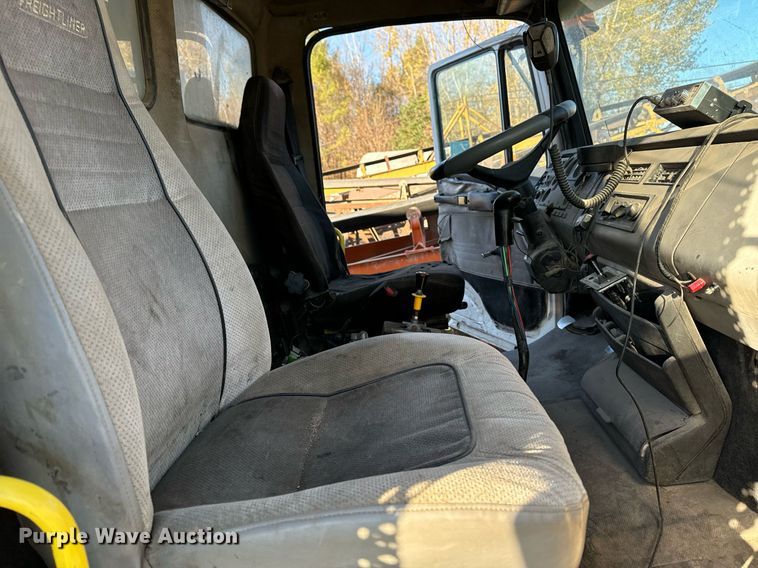 image for item DW2312 2000 Freightliner FL112 dump truck