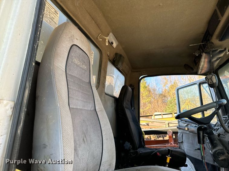 image for item DW2312 2000 Freightliner FL112 dump truck