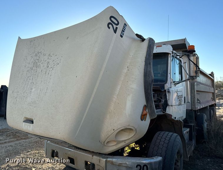 image for item DW2312 2000 Freightliner FL112 dump truck