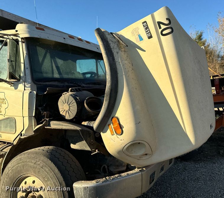 image for item DW2312 2000 Freightliner FL112 dump truck