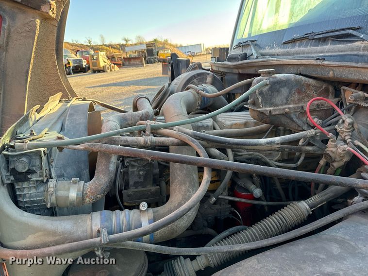 image for item DW2312 2000 Freightliner FL112 dump truck