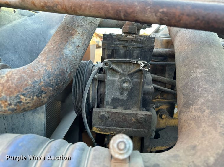 image for item DW2312 2000 Freightliner FL112 dump truck