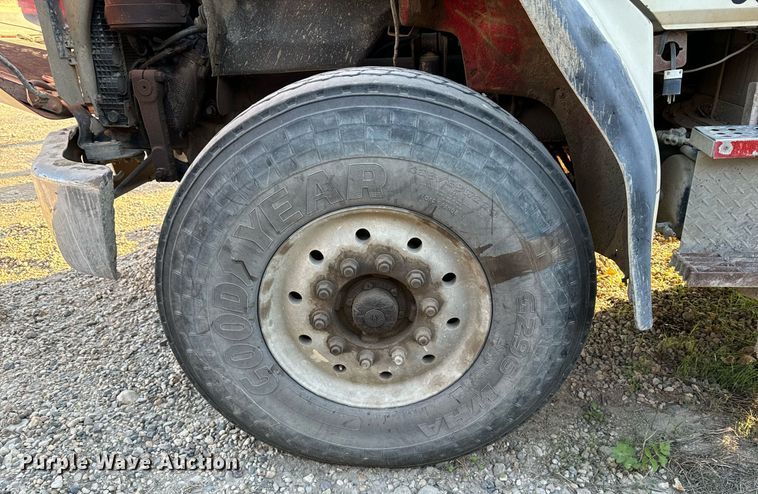 image for item DW2312 2000 Freightliner FL112 dump truck