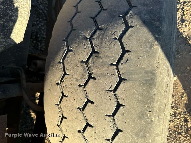 image for item DW2312 2000 Freightliner FL112 dump truck