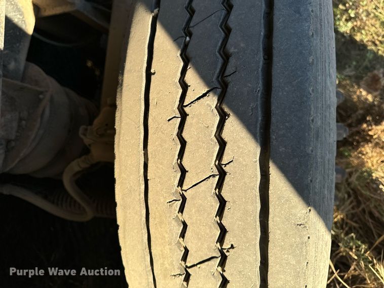 image for item DW2312 2000 Freightliner FL112 dump truck