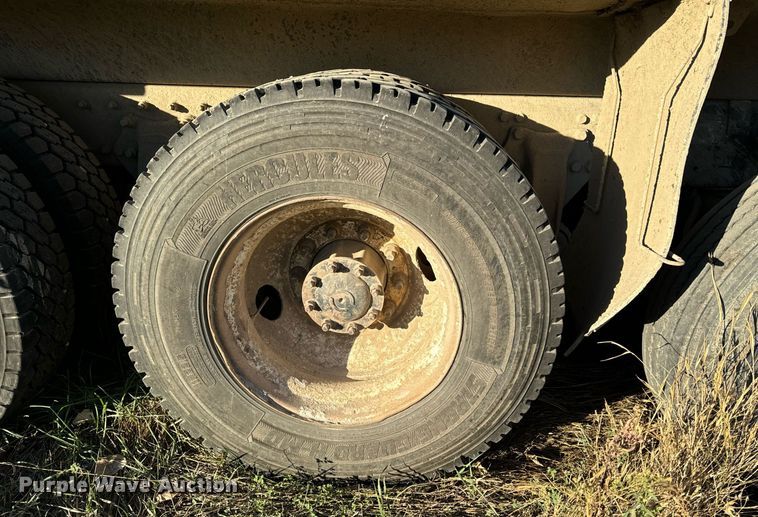 image for item DW2312 2000 Freightliner FL112 dump truck