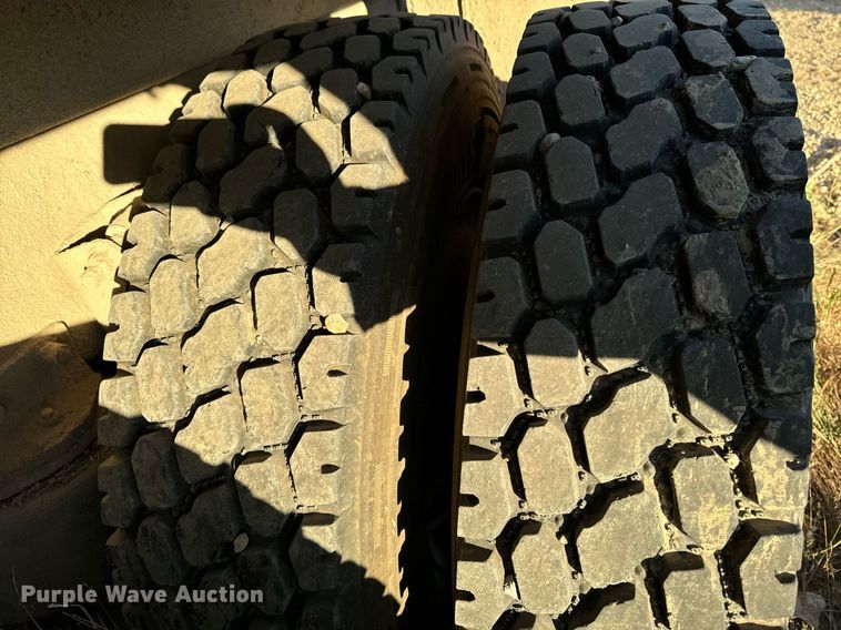 image for item DW2312 2000 Freightliner FL112 dump truck