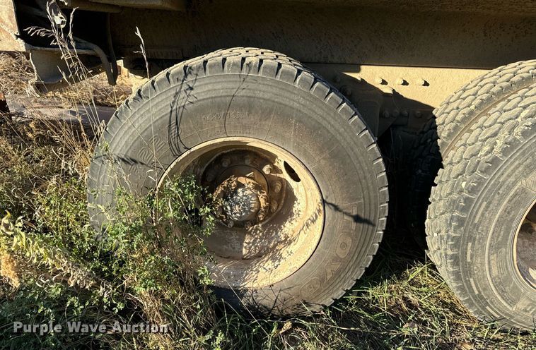 image for item DW2312 2000 Freightliner FL112 dump truck