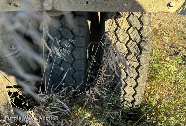 image for item DW2312 2000 Freightliner FL112 dump truck