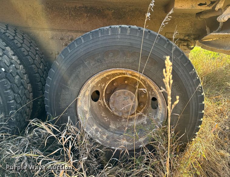 image for item DW2312 2000 Freightliner FL112 dump truck