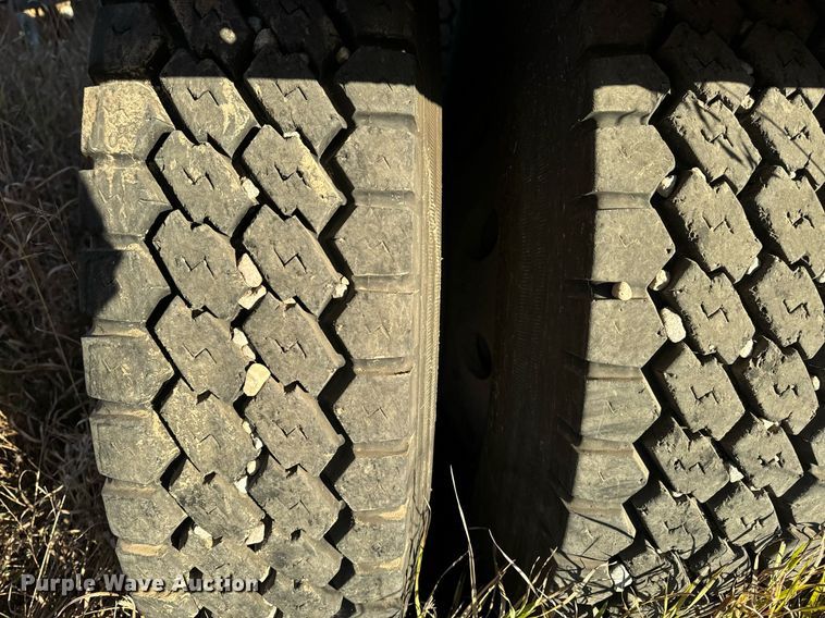 image for item DW2312 2000 Freightliner FL112 dump truck