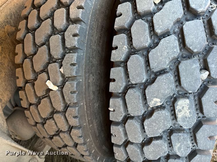 image for item DW2312 2000 Freightliner FL112 dump truck