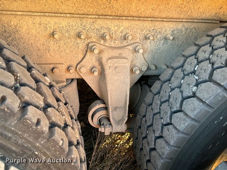 image for item DW2312 2000 Freightliner FL112 dump truck