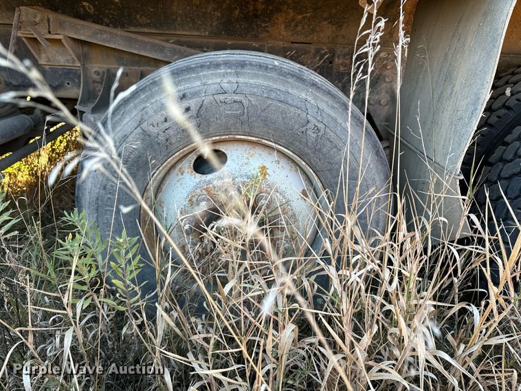 image for item DW2312 2000 Freightliner FL112 dump truck