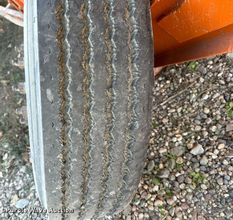 image for item DW2312 2000 Freightliner FL112 dump truck