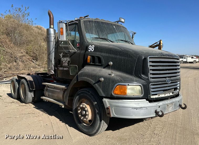 image for item DW2313 1998 Ford AT9513 semi truck