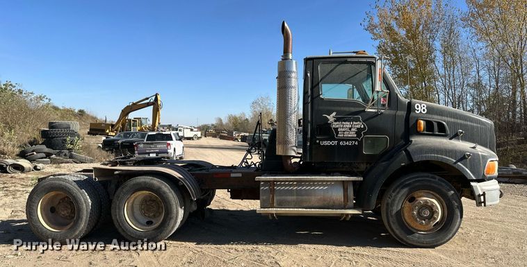 image for item DW2313 1998 Ford AT9513 semi truck