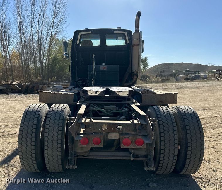 image for item DW2313 1998 Ford AT9513 semi truck