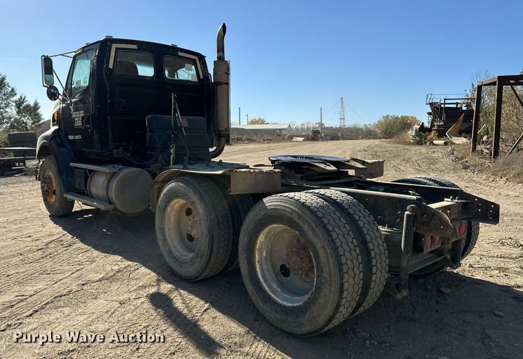 image for item DW2313 1998 Ford AT9513 semi truck