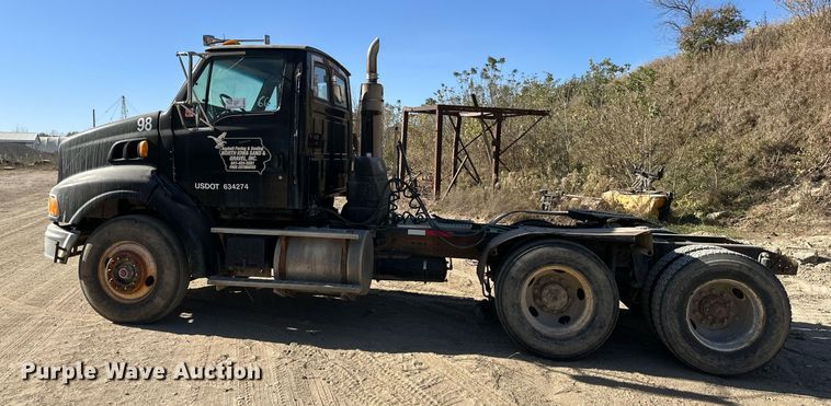 image for item DW2313 1998 Ford AT9513 semi truck