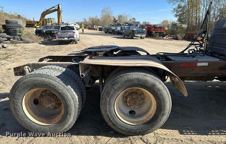 image for item DW2313 1998 Ford AT9513 semi truck