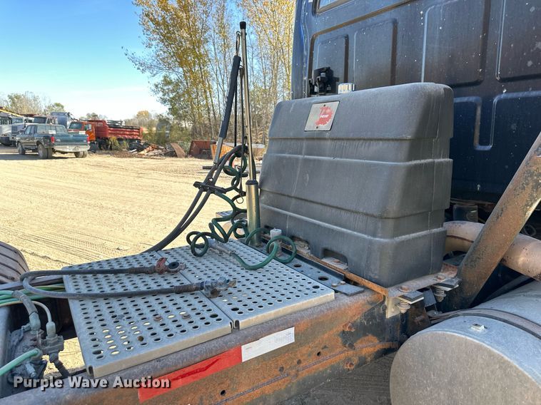 image for item DW2313 1998 Ford AT9513 semi truck