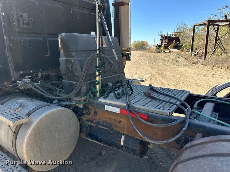 image for item DW2313 1998 Ford AT9513 semi truck