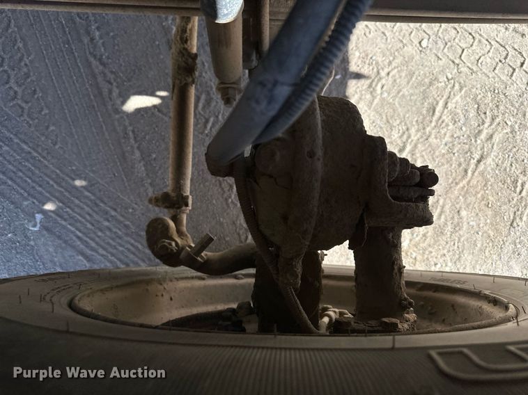 image for item DW2313 1998 Ford AT9513 semi truck