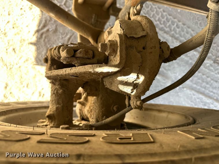 image for item DW2313 1998 Ford AT9513 semi truck