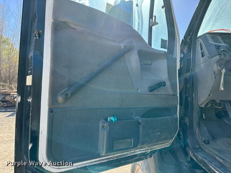 image for item DW2313 1998 Ford AT9513 semi truck