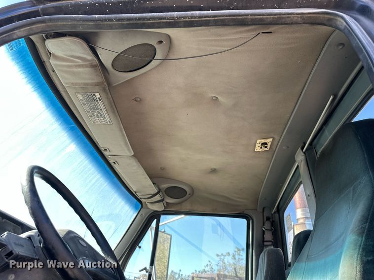 image for item DW2313 1998 Ford AT9513 semi truck